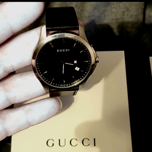 Gucci watch - Picture 2 of 3
